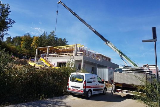 Verlegung der Decke bei einem Haus