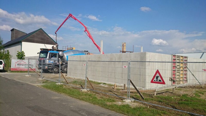 LKW bei der Einstellhalle in Steinberg