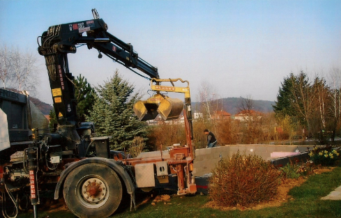 Baggerarbeiten in einem Garten in Steinberg